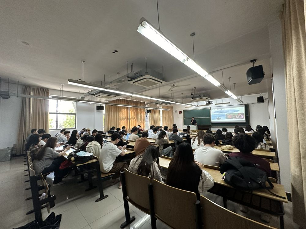 evo真人视讯科技集團在南京郵電大學通達學院舉辦講座